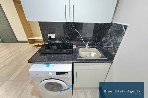 undefined, Great West Road, Isleworth, TW7
