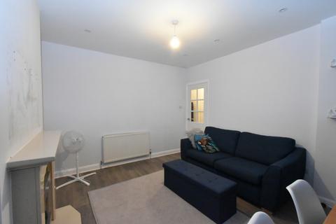 2 bedroom flat to rent, South Ruislip, HA4