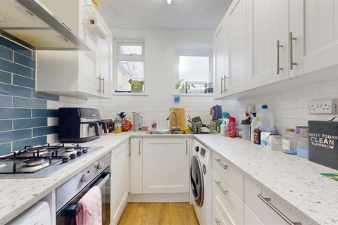 3 bedroom house to rent, Abbotsbury Road, Weymouth