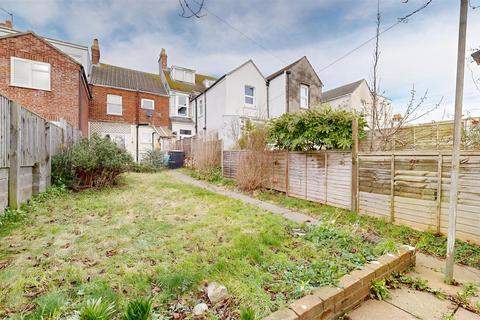 3 bedroom house to rent, Abbotsbury Road, Weymouth