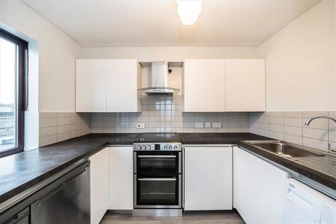 2 bedroom flat for sale, Lewisham Way, London SE4