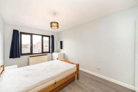 2 bedroom flat for sale, Lewisham Way, London SE4
