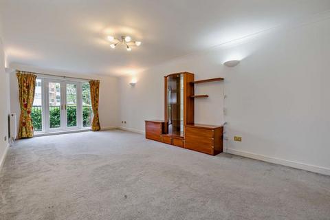 3 bedroom flat to rent, Eastbury Avenue, Northwood HA6