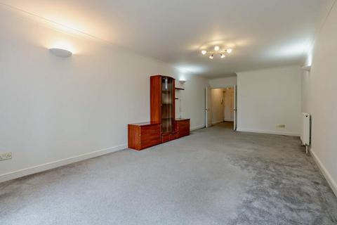 3 bedroom flat to rent, Eastbury Avenue, Northwood HA6