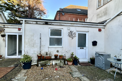 2 bedroom apartment to rent, Adeline Road, Boscombe