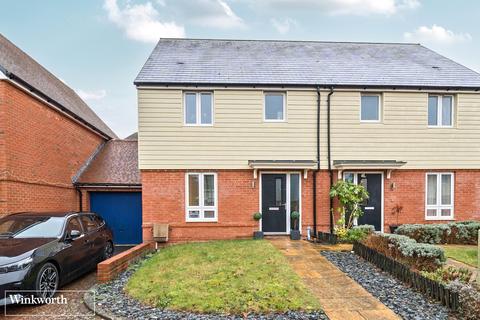 3 bedroom semi-detached house for sale, Saunders Way, Basingstoke, Hampshire, RG23
