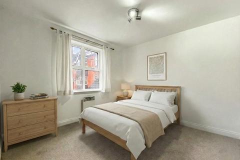 2 bedroom apartment to rent, Brooklands Road, Sale
