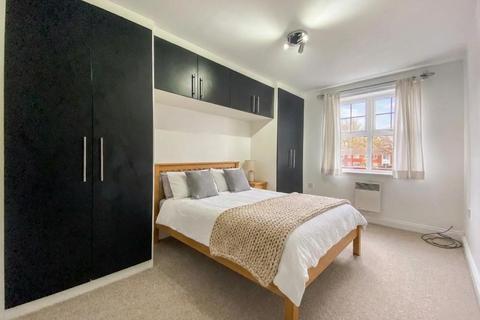 2 bedroom apartment to rent, Brooklands Road, Sale