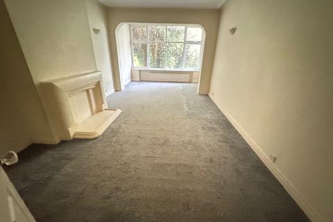 2 bedroom flat to rent, Canewdon Road, Westcliff-on-Sea SS0