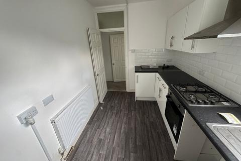 2 bedroom flat to rent, Canewdon Road, Westcliff-on-Sea SS0