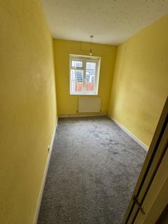 2 bedroom flat to rent, Canewdon Road, Westcliff-on-Sea SS0