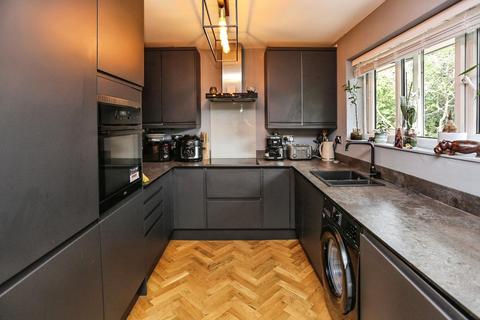2 bedroom flat for sale, Berwick Avenue, Heaton Mersey, Stockport, SK4