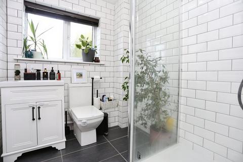 2 bedroom flat for sale, Berwick Avenue, Heaton Mersey, Stockport, SK4