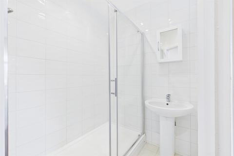 1 bedroom flat to rent, Coombe Avenue, Croydon, CR0