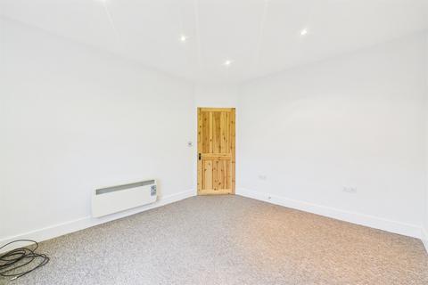 1 bedroom flat to rent, Coombe Avenue, Croydon, CR0