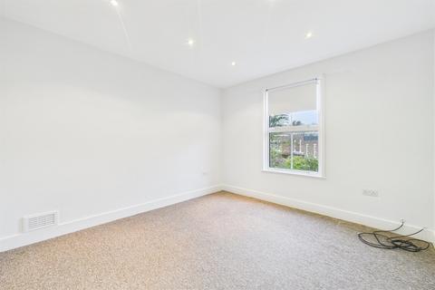 1 bedroom flat to rent, Coombe Avenue, Croydon, CR0