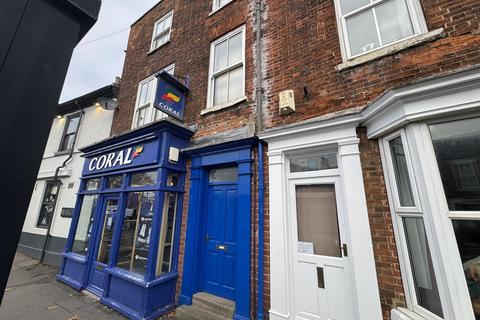 2 bedroom flat to rent, Market Place, Market Weighton