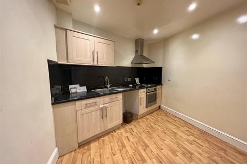 2 bedroom flat to rent, Market Place, Market Weighton