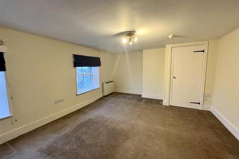 2 bedroom flat to rent, Market Place, Market Weighton