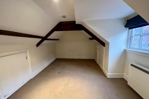 2 bedroom flat to rent, Market Place, Market Weighton