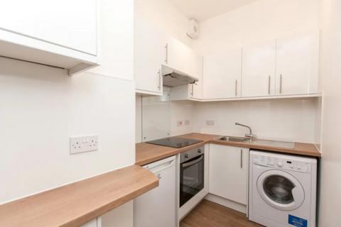 2 bedroom flat to rent, Mertoun Place, Polwarth, Edinburgh, EH11