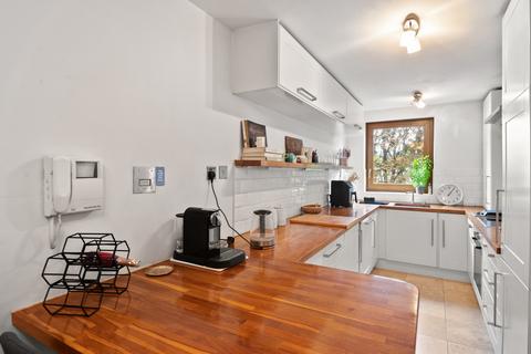 2 bedroom flat to rent, Gipsy Lane, London SW15