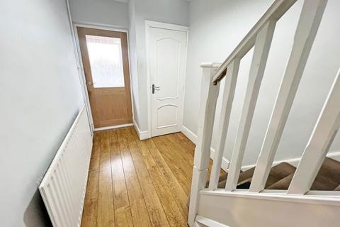 3 bedroom semi-detached house for sale, Coombe Rise, Oadby, Leicester, Leicestershire, LE2 5TX