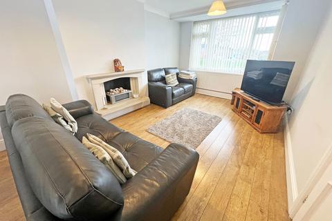 3 bedroom semi-detached house for sale, Coombe Rise, Oadby, Leicester, Leicestershire, LE2 5TX