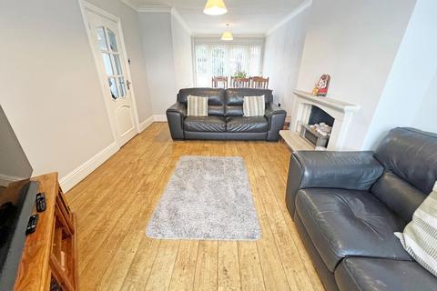 3 bedroom semi-detached house for sale, Coombe Rise, Oadby, Leicester, Leicestershire, LE2 5TX