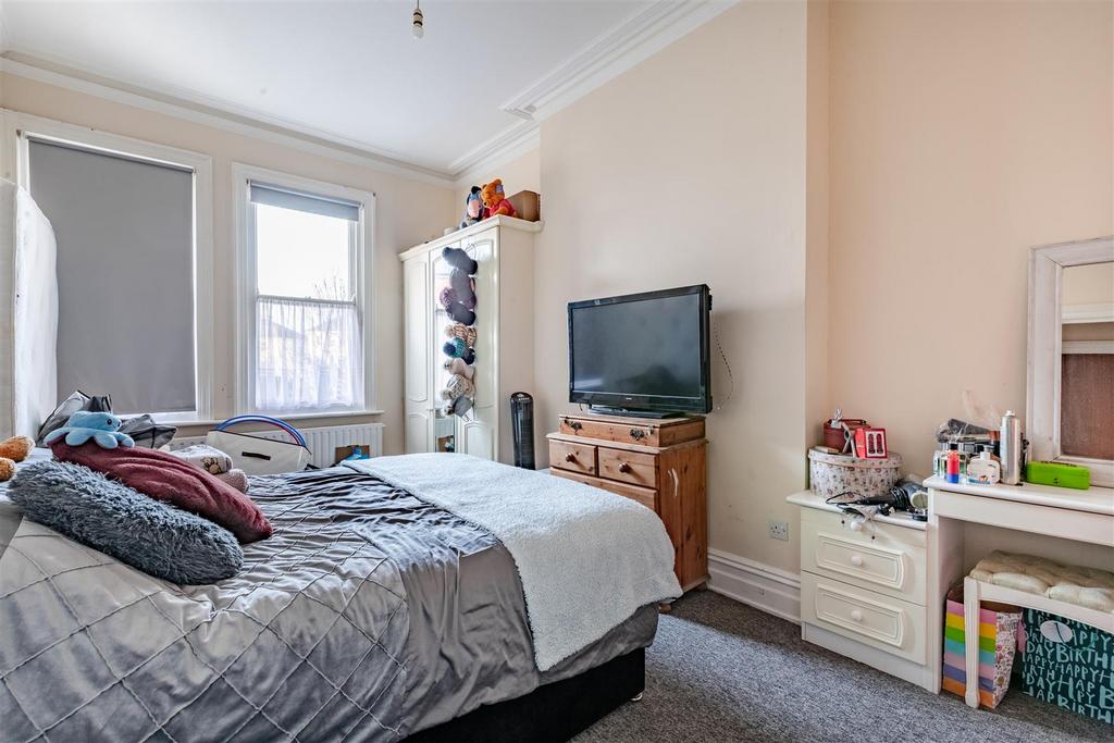 F2 - Bedroom
