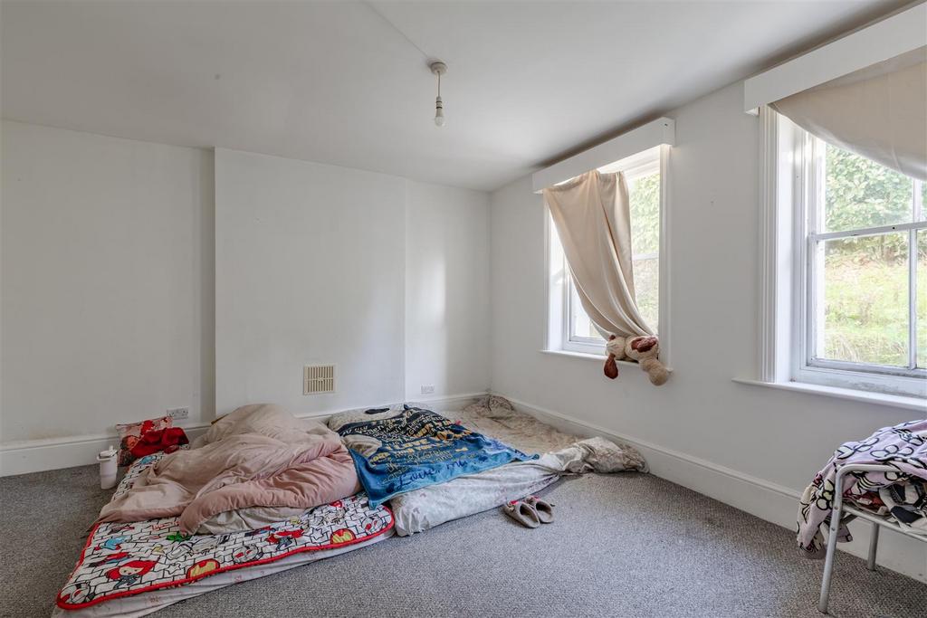 F5 - Bedroom