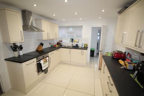 3 bedroom semi-detached house to rent, Leachcroft, Chalfont St Peter SL9