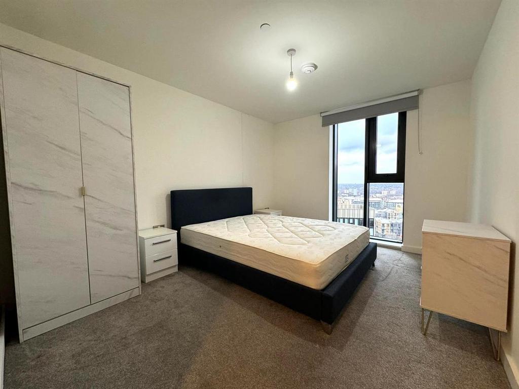 Bedroom pic 2.jpg