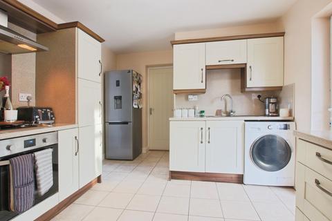 4 bedroom semi-detached house for sale, Oak Tree Estate, Preston, Hull, HU12 8UU