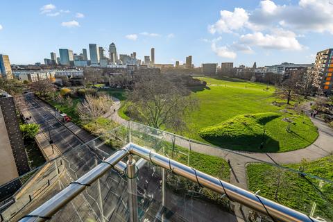 3 bedroom flat for sale, Upper North Street, London E14
