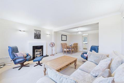 2 bedroom apartment to rent, Hill Turrets Close, Sheffield
