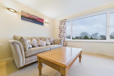 2 bedroom apartment to rent, Hill Turrets Close, Sheffield