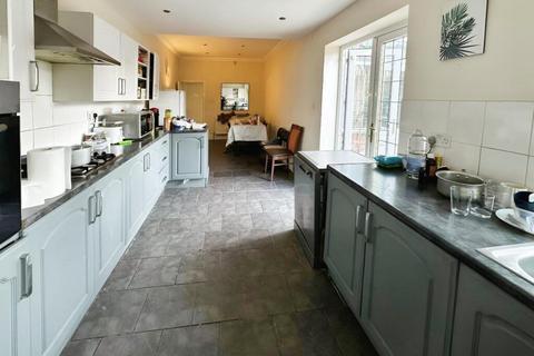 4 bedroom semi-detached house to rent, Brantingham Road, Whalley Range, Manchester