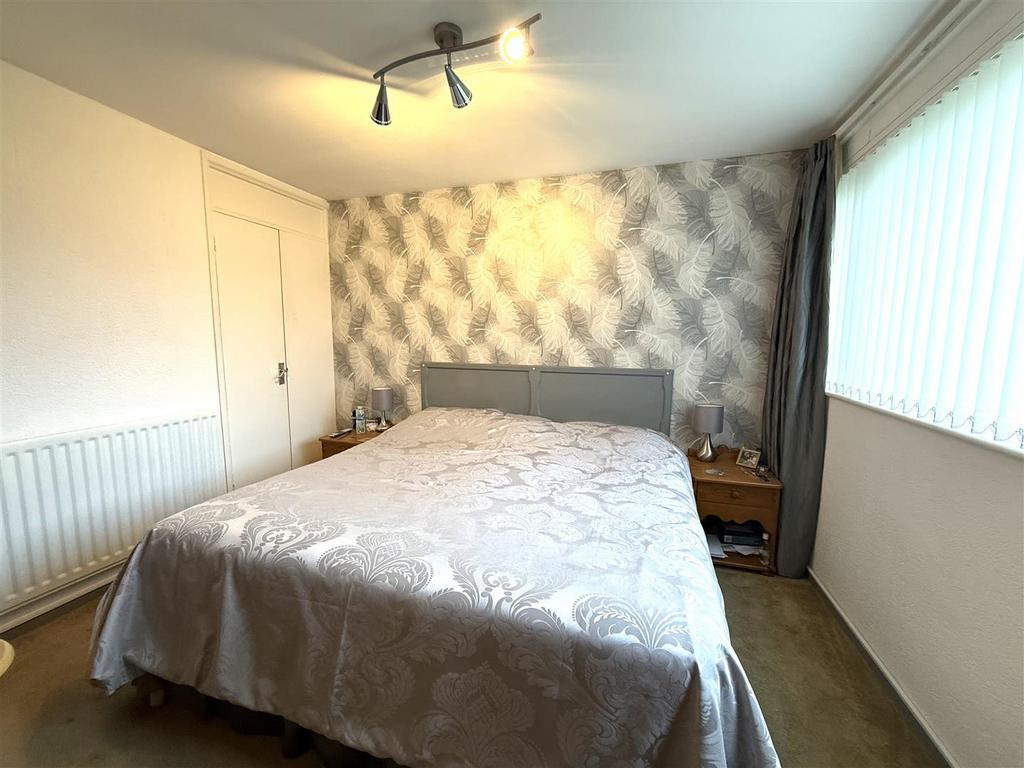 44 jos bed r.jpeg