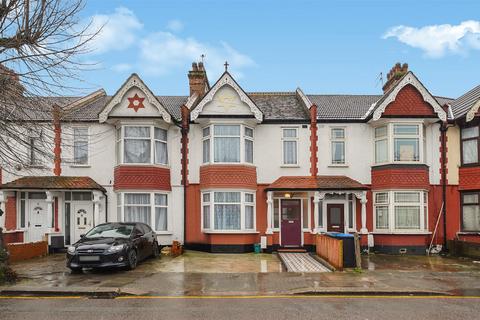 3 bedroom terraced house to rent, Waverley Avenue, Wembley