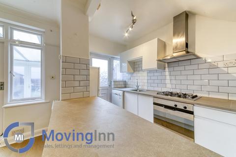 3 bedroom end of terrace house to rent, Brampton Road, Croydon, CR0 6JN