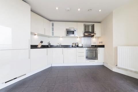 2 bedroom flat to rent, High Road, Ilford IG1