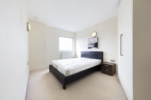 2 bedroom flat to rent, High Road, Ilford IG1