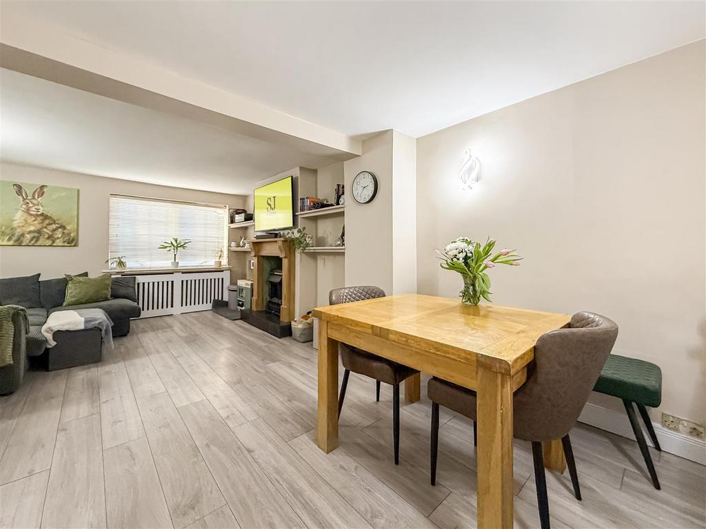 Lounge/dining