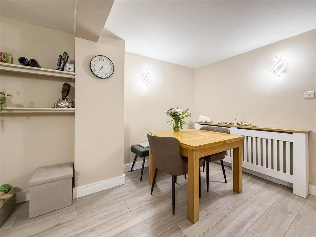 Lounge/dining
