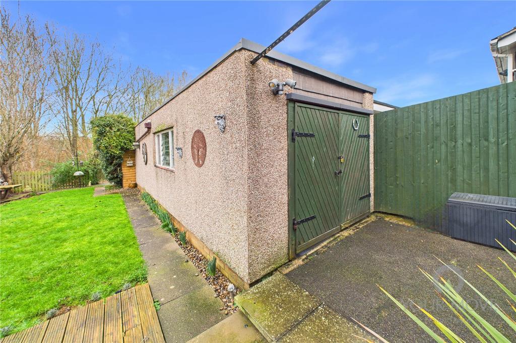 Garage/Workshop