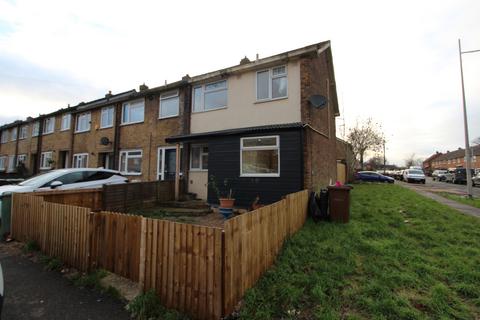 3 bedroom end of terrace house to rent, Silverweed Road, Chatham ME5