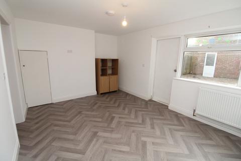 3 bedroom end of terrace house to rent, Silverweed Road, Chatham ME5