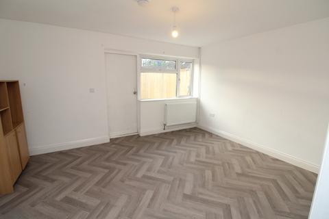 3 bedroom end of terrace house to rent, Silverweed Road, Chatham ME5