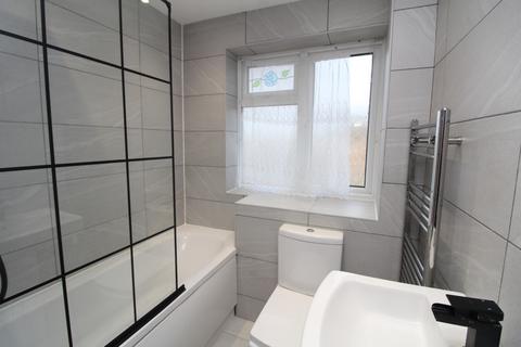 3 bedroom end of terrace house to rent, Silverweed Road, Chatham ME5